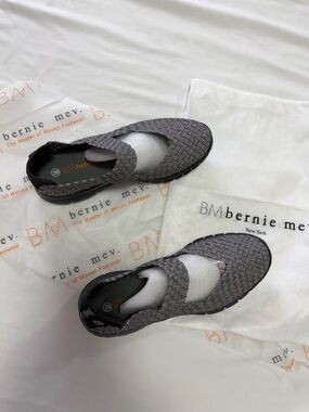bernie mev. Women's Woven Slip-On Shoes in Gray